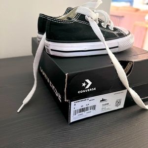 Toddler converse sneakers, size 4c.